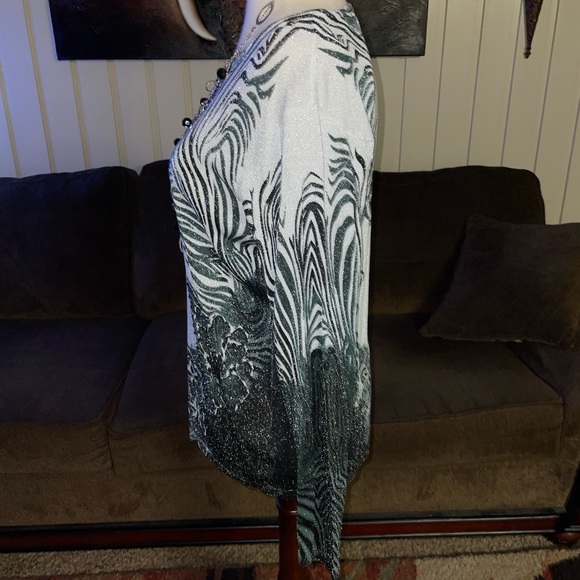 YisiFen • Vtg• Black/White • Silver Metallic Thread • Large • Shimmering Sweater - Picture 10 of 15